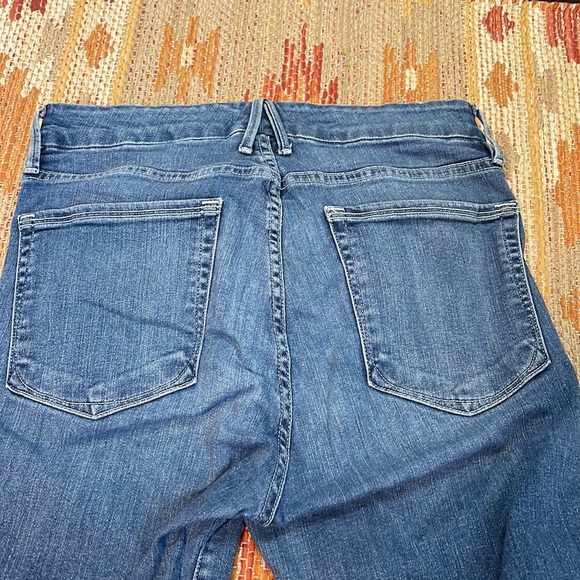 Good American Good Legs Jeans with Ripped Knee - Picture 4 of 4